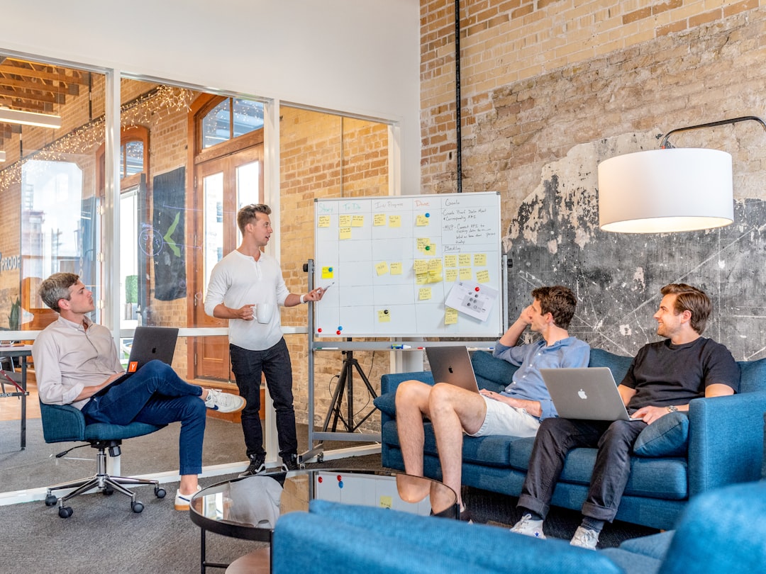 Equipo de Ventia Group planificando la transición de agencia SEO sin perder posicionamiento en Google